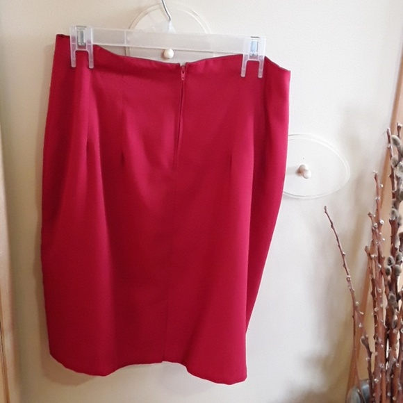Red skirt sz 13 - Picture 3 of 3